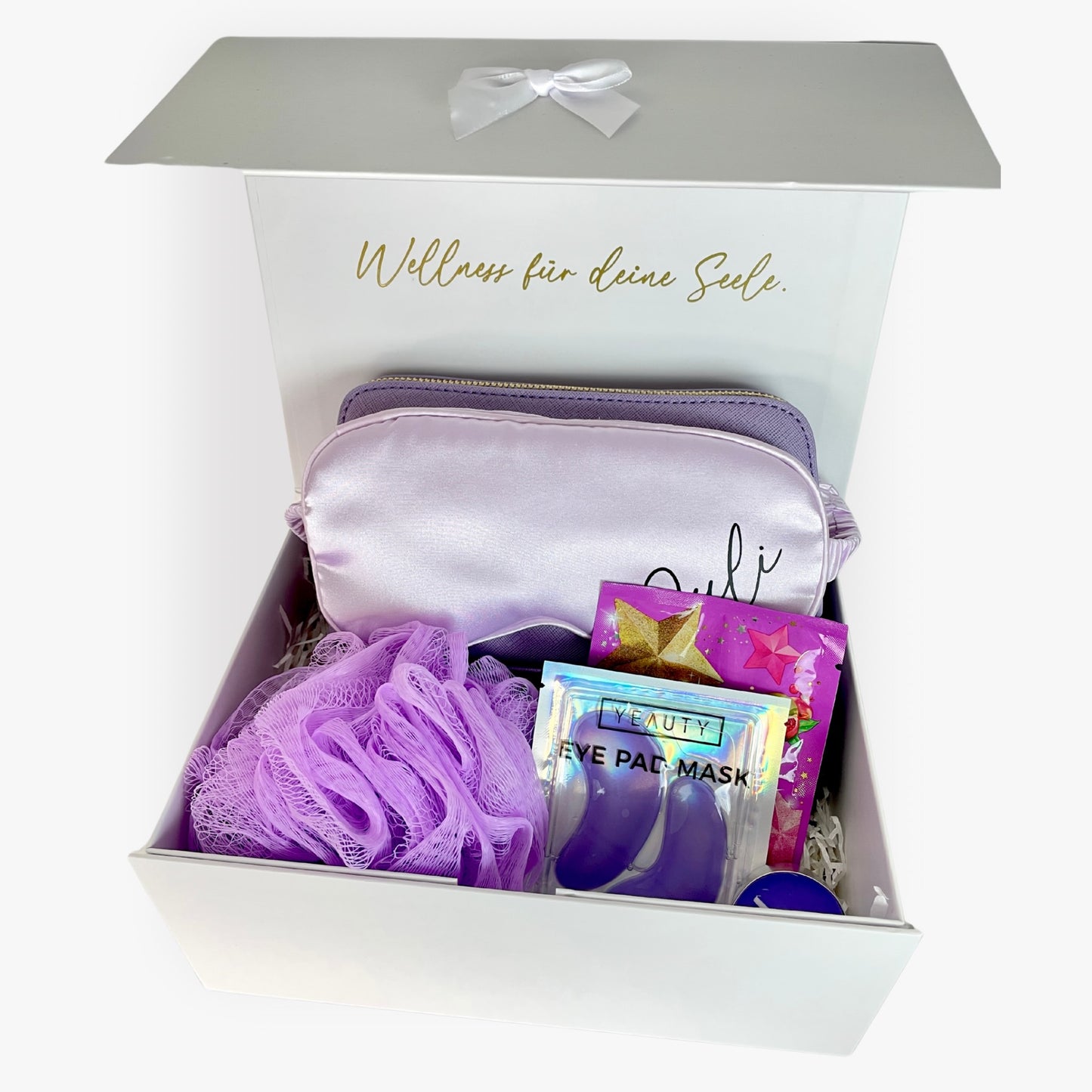 Personalisierte Wellness Geschenkbox in Lila mit Schlafmaske, Badezusatz, Duschgel und Massagepad – ideal als Geschenk für Frauen