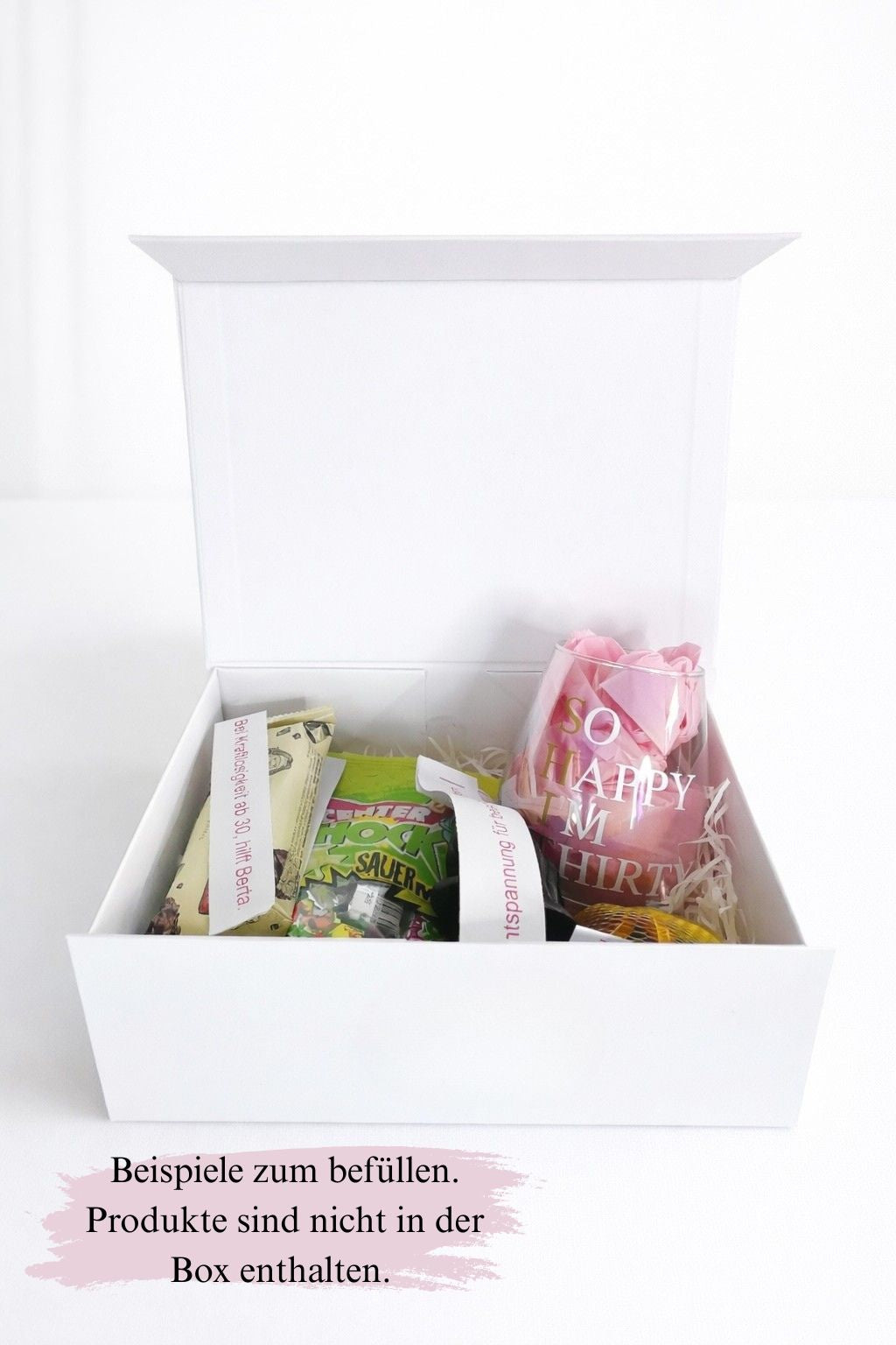 Offene weiße Geschenkbox als Beispiel zum Befüllen mit Deko-Inhalt, Hinweis: Produkte sind nicht in der Box enthalten