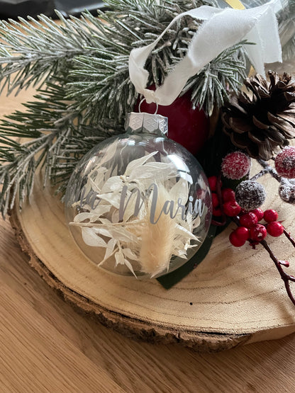 Personalisierte Weihnachtskugel mit Trockenblumen, goldenem Kugelkranz und handgefärbten Chiffonbändern I Kugelkranz Silber