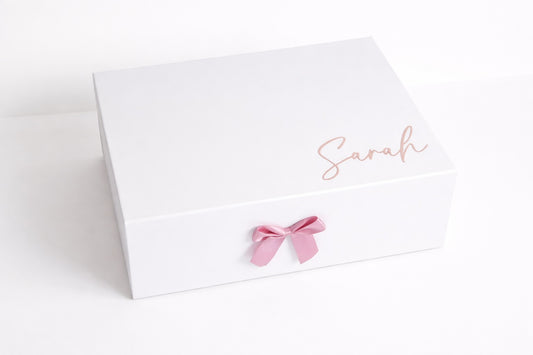 Personalisierte Brautjungfer Geschenkbox mit Name „Sarah“ und Schleife – Willst du meine Brautjungfer sein?