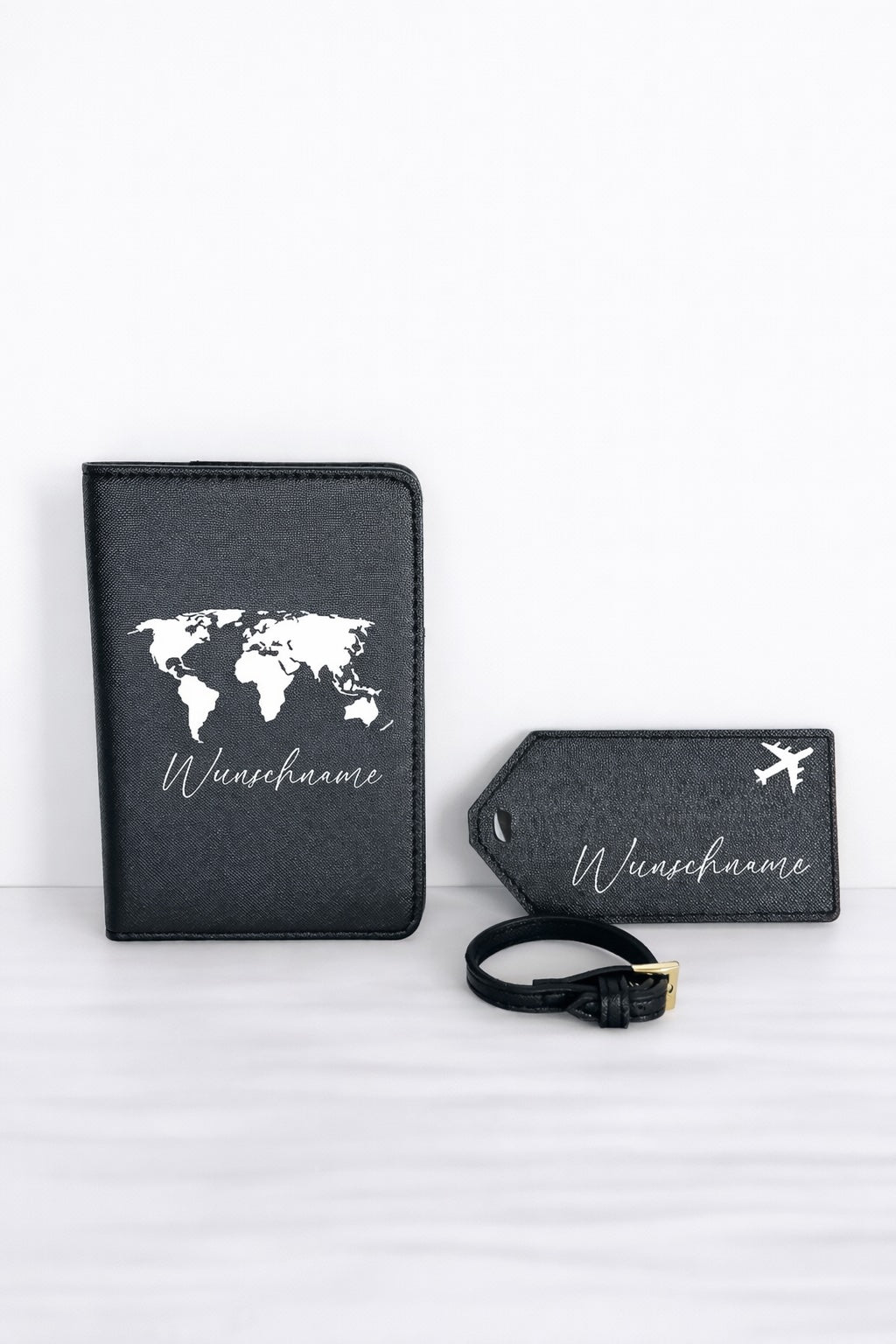 Personalisiertes Reise Set in Schwarz mit Passhülle und Kofferanhänger mit Wunschname und Weltkarte