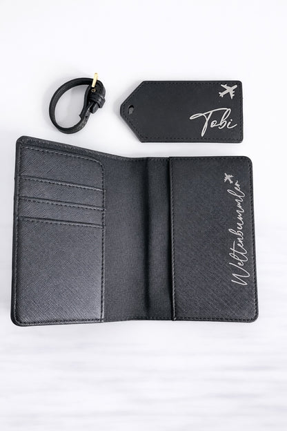 Personalisiertes Reise Set in Schwarz mit Passhülle, Kofferanhänger und Aufdruck "Weltenbummler"