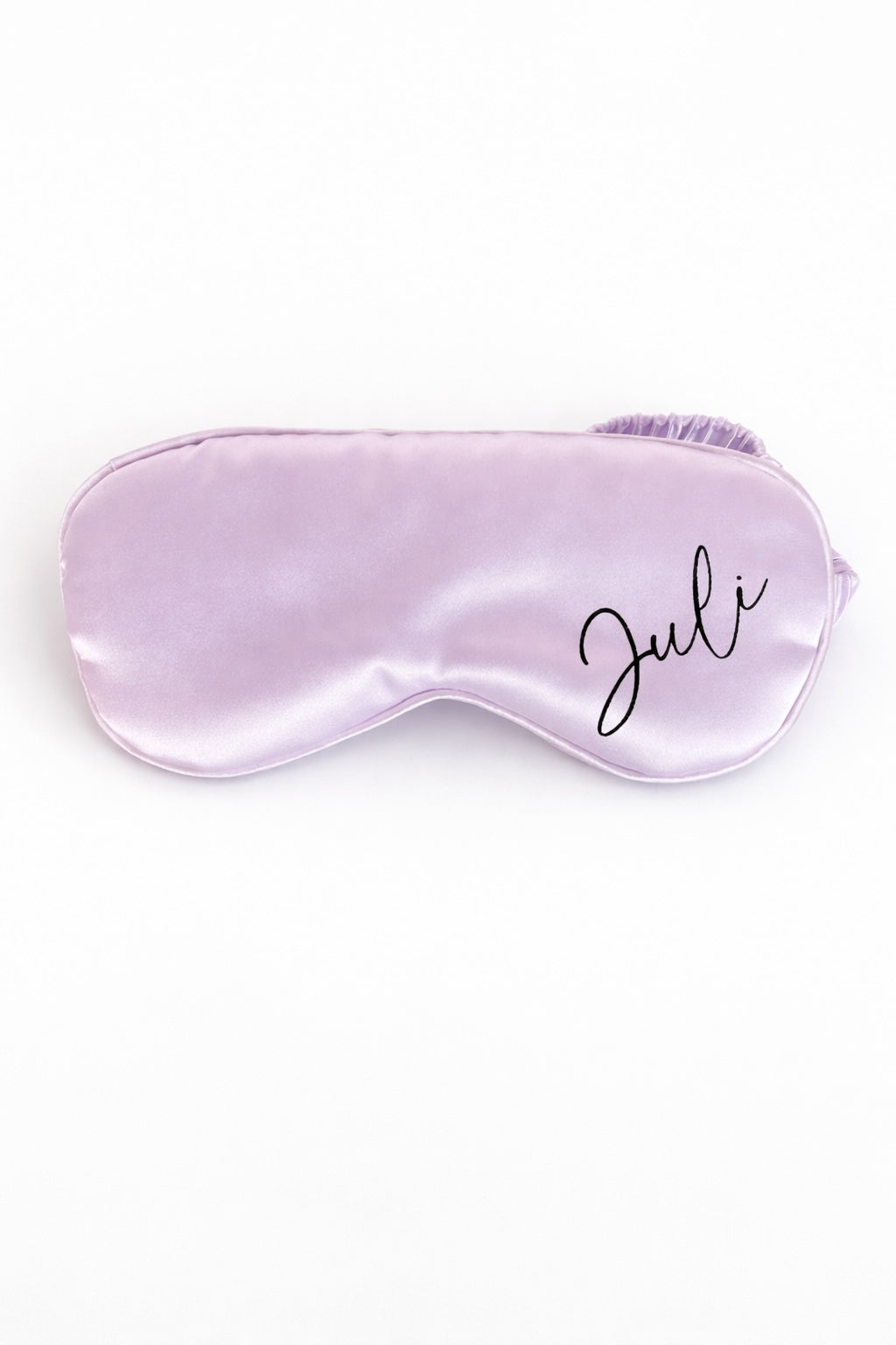 Lila Schlafmaske aus weichem Stoff mit personalisiertem Namensaufdruck als Teil der Wellness-Geschenkbox