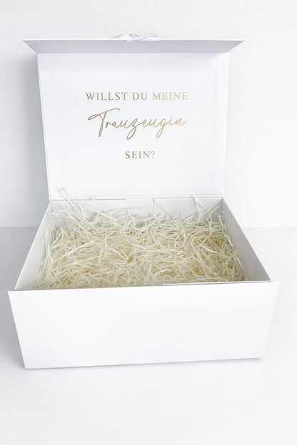 Weiße Trauzeugin Geschenkbox ohne Inhalt mit Aufdruck „Willst du meine Trauzeugin sein?“ – zum Selbstbefüllen